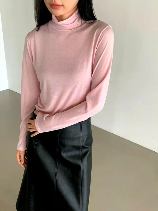 Elegant and Minimalist Long Sleeve T-Shirt, Soft and Comfortable