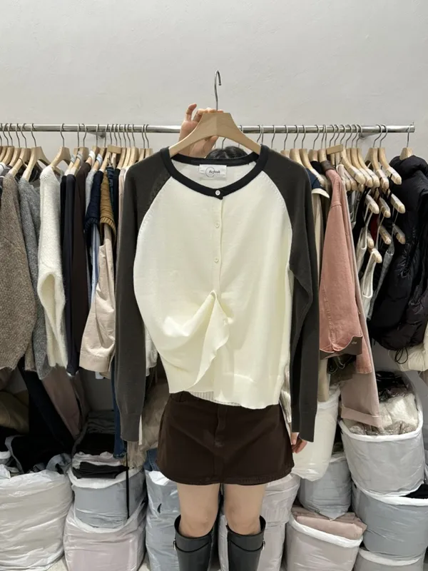 Minimalist Knitted Cardigan - Comfortable and Versatile
