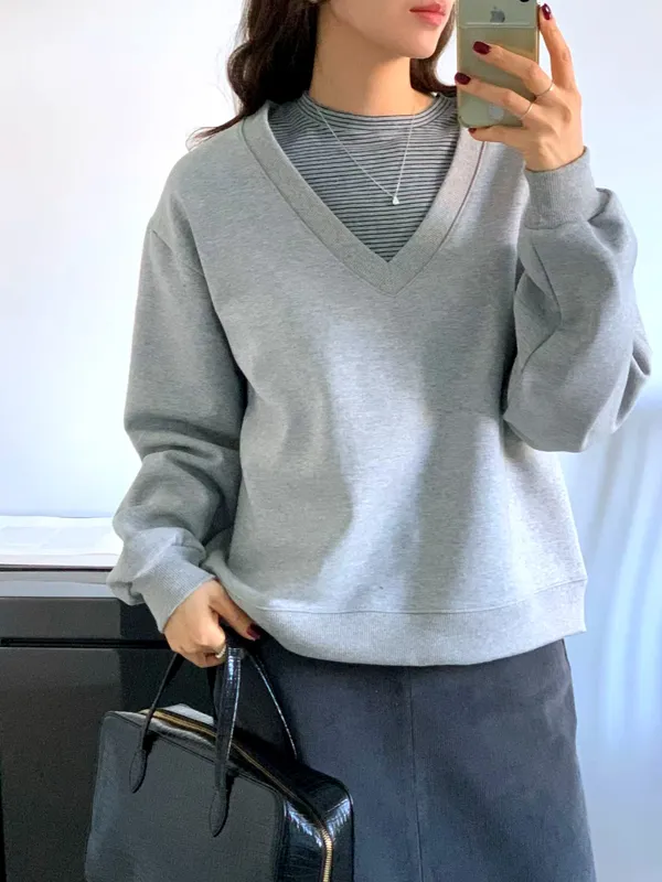 Stylish Gray V-Neck Sweatshirt, Comfortable and Versatile