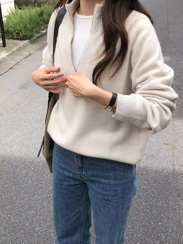 Simple and Elegant Knitted Sweater, A Must-Have for Warmth in Autumn and Winter