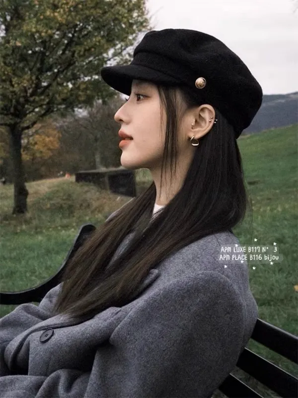 Fashionable Black Beret, Elegant Style