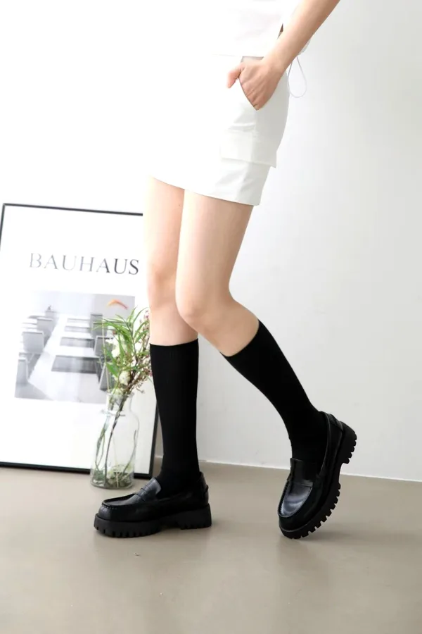 Stylish Women's Thick-soled Shoes, Comfortable and Versatile Apm Luxe B1 Floor 110 RILLA Apm Luxe B1층110호 RILLA(릴라) no 7148 size 230~250 굽높이 4.5cm 42000원 블랙 아이보리 천연소가죽 클래식 하면서 심플한 디자인에 가벼운 플랫폼 통굽 페니로퍼 4계절 내내 활용하기 좋은 아이템으로 쿠션창으로 편안한 착화감을 주는 데일리슈즈