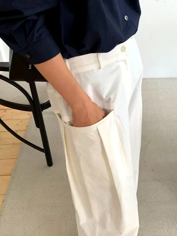 Stylish and Minimalist White Women's Pants - Comfortable and Versatile