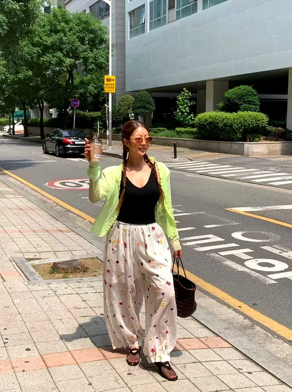 Stylish Floral Printed Women's Pants, Lightweight and Comfortable