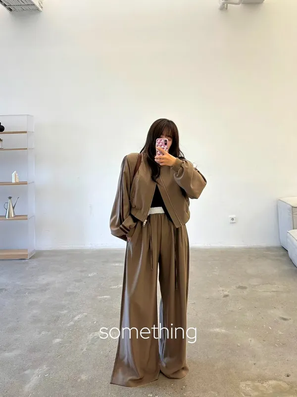 Stylish and Minimalist Women's Jacket, Comfortable and Versatile