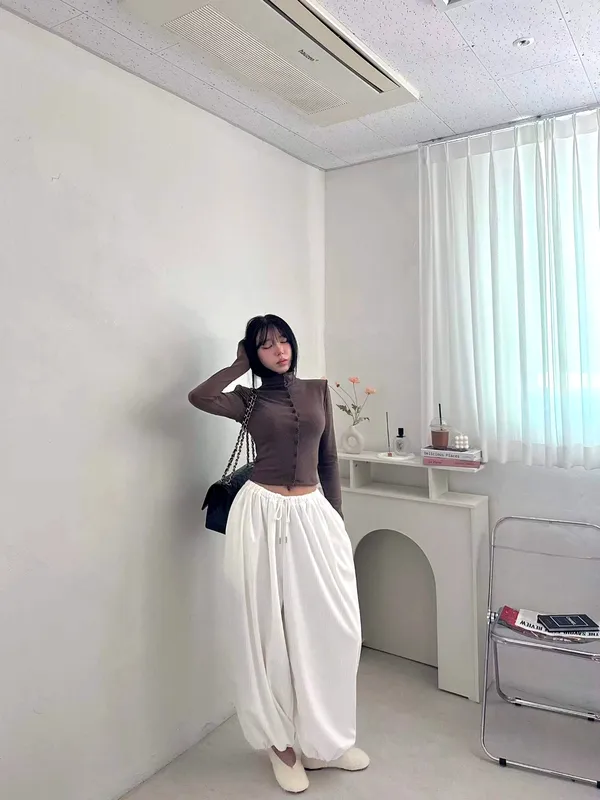 Stylish Slim-Fit Long Sleeve T-Shirt, Showcasing Elegance