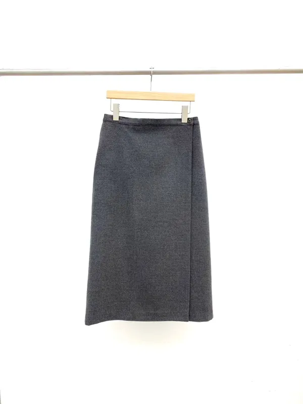 Elegant temperament midi skirt, classic gray, suitable for various occasions.