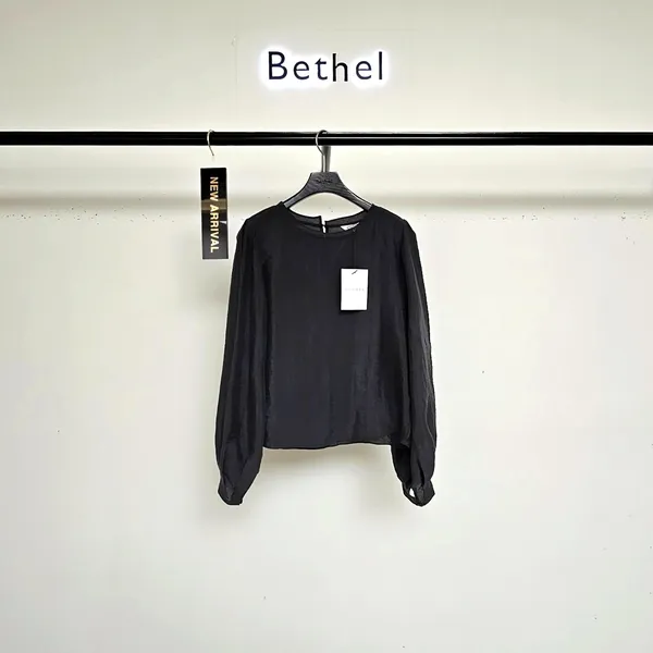 Stylish and Minimalist Women's Top, Comfortable and Breathable for Various Occasions
