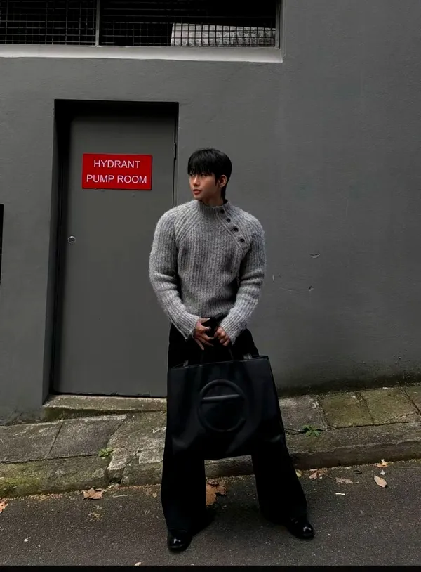 Stylish Men's Knitted Sweater, Warm and Comfortable, A Must-Have for Autumn and Winter