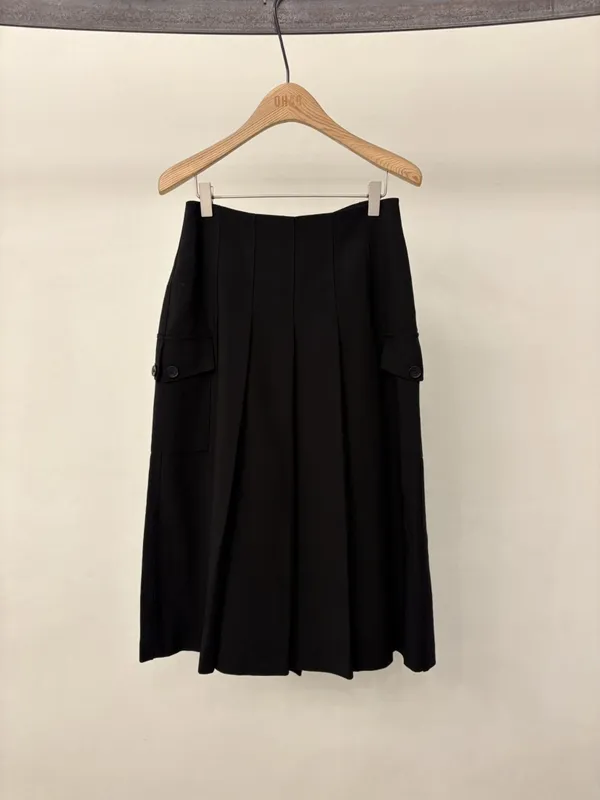 Stylish Versatile Black Midi Skirt - Elegance Redefined