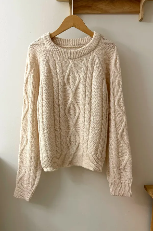 Classic Knitted Sweater - Comfortable and Versatile for Fall and Winter