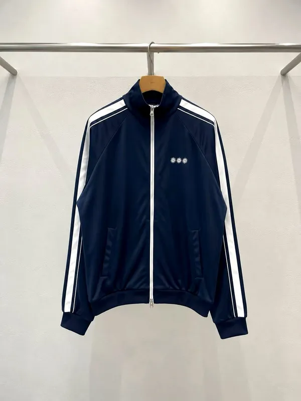 Stylish Men's Sports Top - Comfortable and Breathable for Casual and Athletic Wear