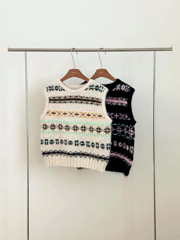 Fashionable Sweater Vest - Comfortable and Versatile for Fall and Winter