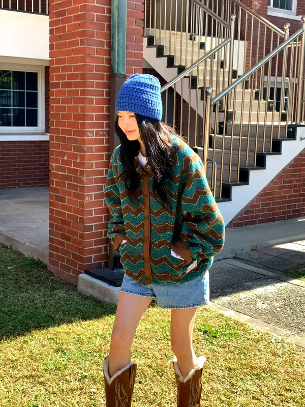 Stylish Women's Cotton Jacket, Warm and Comfortable with Unique Wave Pattern Design