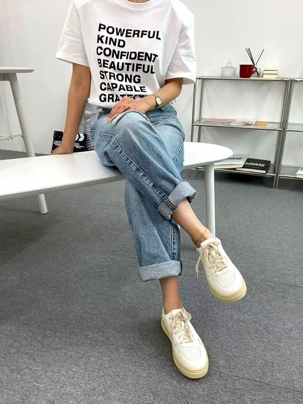 Stylish and Comfortable Women's Shoes - Versatile Casual Sneakers Apm Luxe B1층110호 RILLA Apm Luxe B1층110호 RILLA(릴라) no 8177 size 225~250 굽높이 3cm 36000원 화이트 천연소가죽 클래식하면서 요즘 트렌디한 디자인에 심플한 화이트 컬러로 다양한 룩에 매칭하기 좋아 데일리 슈즈로 추천!!!