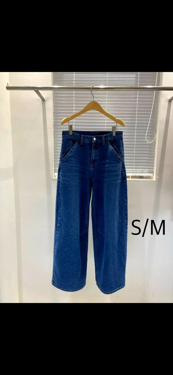 Classic Loose-Fit Jeans - Comfortable and Stylish for Any Occasion