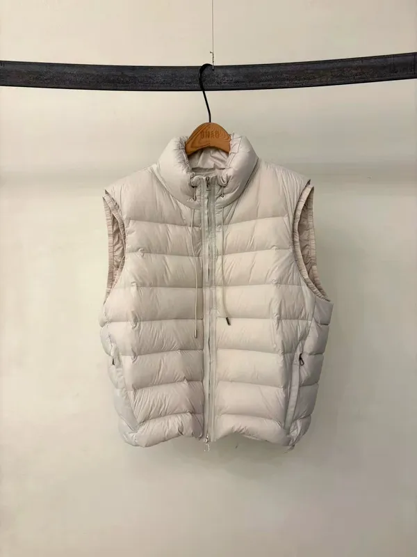 Stylish and Minimalist Women's Vest Jacket, Lightweight and Warm