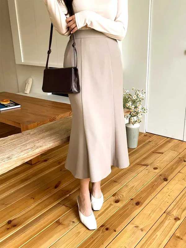 Elegant and Minimalist Women's Midi Skirt, Showcasing Your Charming Curves