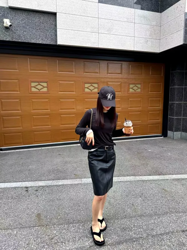 Stylish Versatile Black Top to Showcase Your Elegance