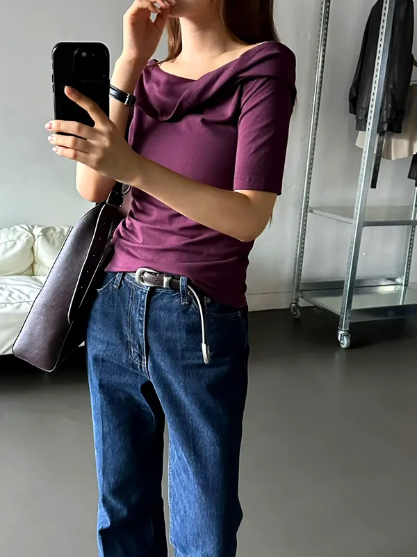 Elegant Women's Top with Comfortable Short Sleeves - Perfect for Any Occasion