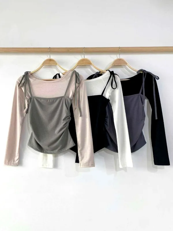 Stylish Versatile Women's Top with Comfortable Slim Fit Design