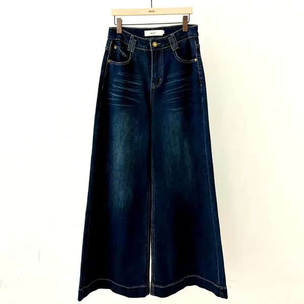 Trendy Loose-Fit Jeans - Comfortable and Versatile for Summer