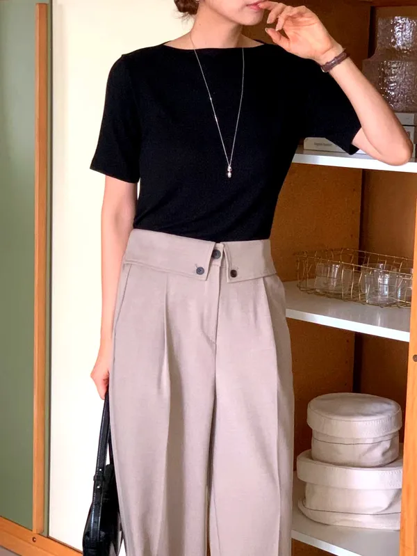 Minimalist Comfortable Women's Top, Perfect for Any Occasion