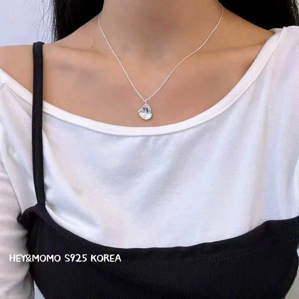 Elegant Heart-Shaped Necklace in 925 Silver - A Fashionable Accessory for Women Necklace