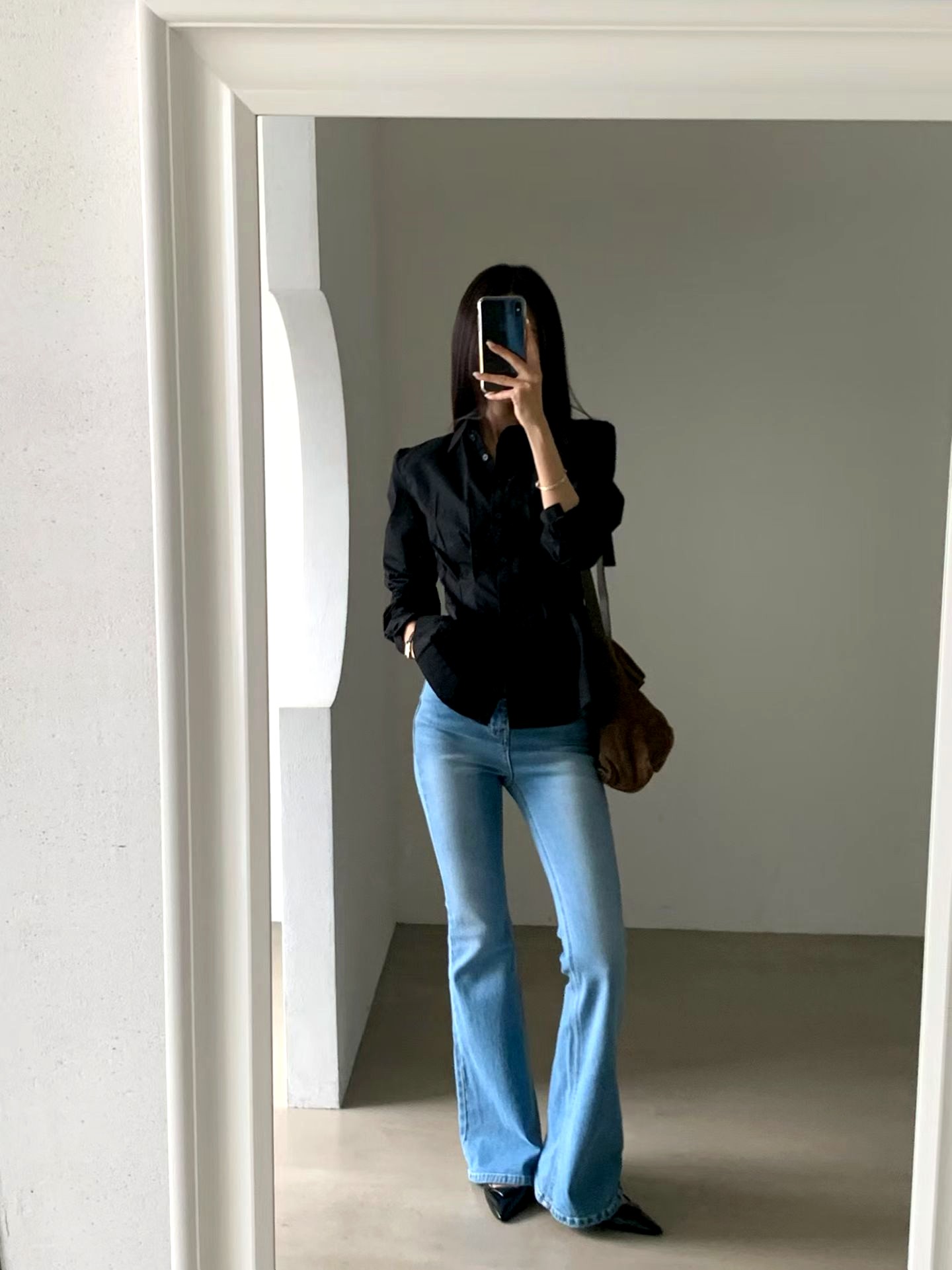 패셔너블한 블랙 여성 탑, 우아하고 다재다능