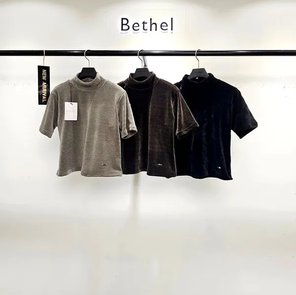 Stylish and Comfortable Women's Top, Elegantly Versatile