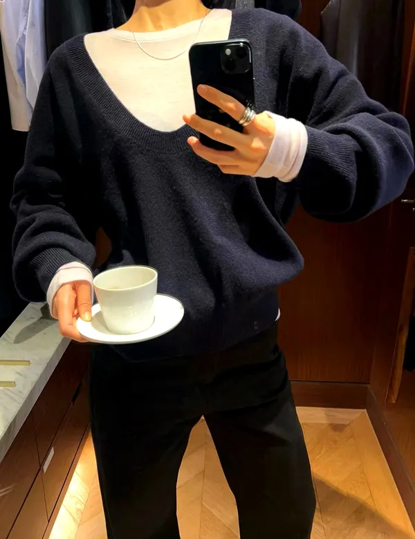 Fashionable Casual Women's Sweater, Comfortable and Versatile