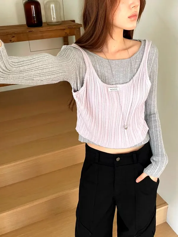 Stylish Slim-Fit Women's Top with Comfortable Knit Design