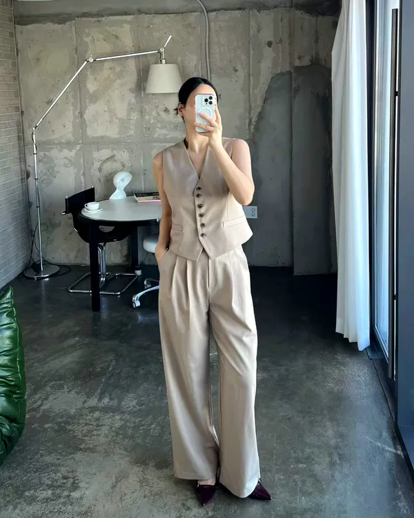 Stylish Women's Vest Jacket, Elegant and Versatile