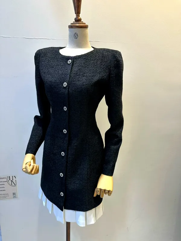 Elegant Women's Dress - Classic Black Design for Various Occasions