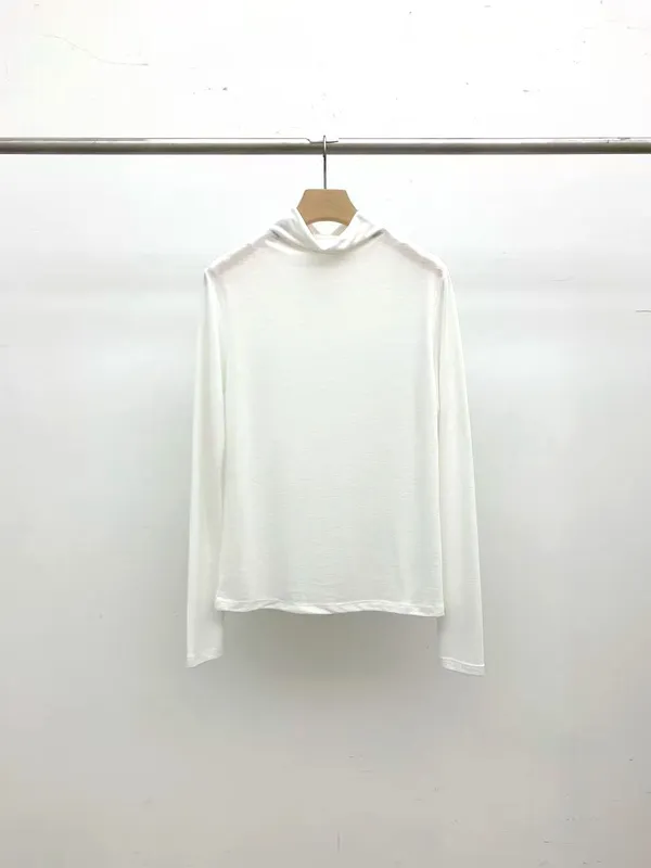 Minimalist White Long Sleeve T-Shirt - Comfortable and Breathable for Perfect Outfits