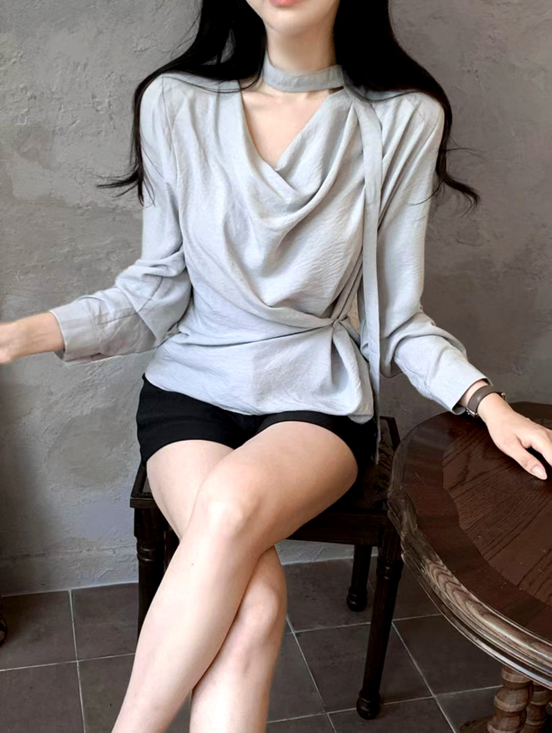 우아한 여성용 탑, 가볍고 편안하며 반바지와 완벽한 조화