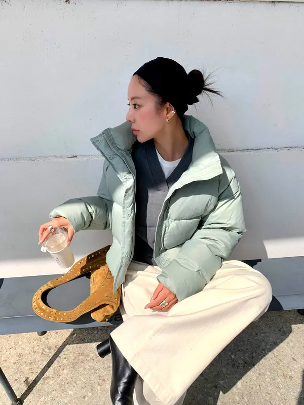 Stylish and Minimalist Women's Down Jacket, Warm and Slimming