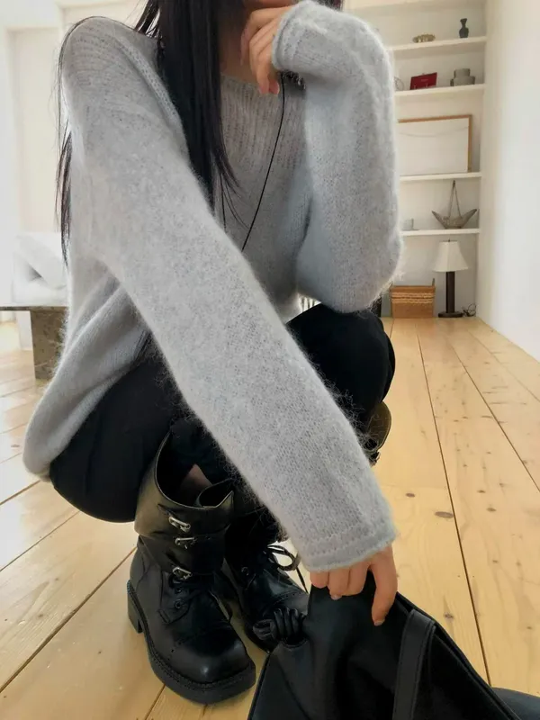 Lightweight and Comfortable Plush Top, Perfect for Autumn and Winter Styles