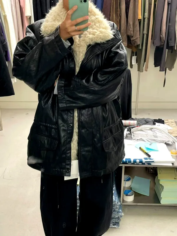 Stylish Women's Outerwear Coat - Warm, Comfortable, Classic Black Design