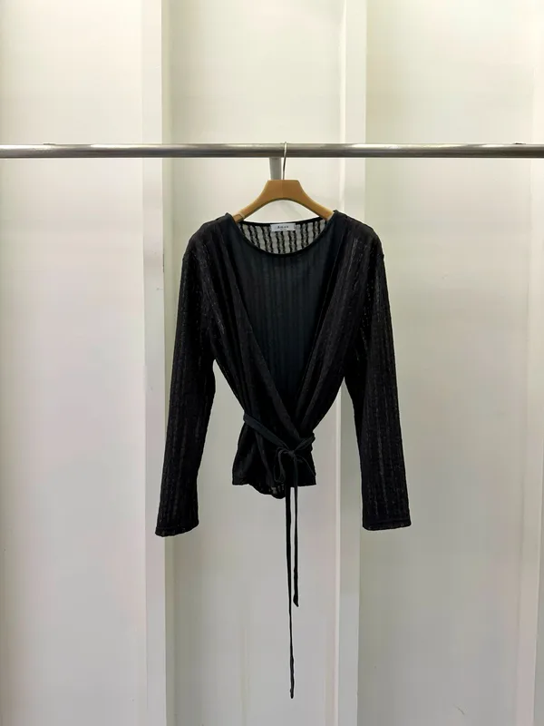Stylish Versatile Women's Top with Elegant V-Neck Design