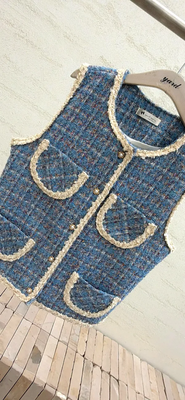 Chic Women's Vest Jacket, Elegant Style for Spring and Autumn Outfits