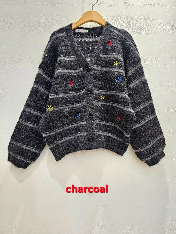 時尚刺繡開衫，柔軟舒適，完美搭配