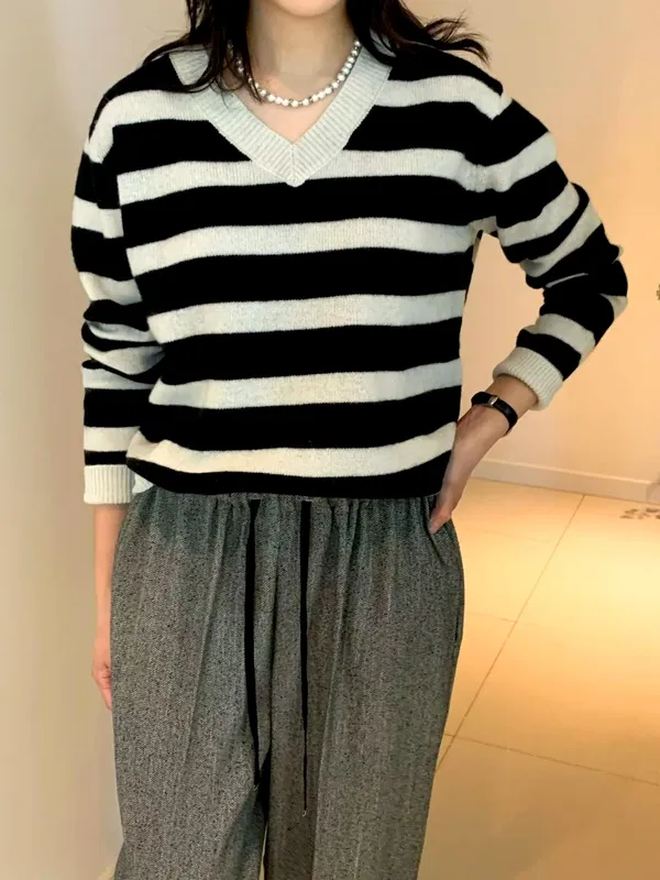 Classic Striped V-Neck Sweater - Fashionable and Versatile