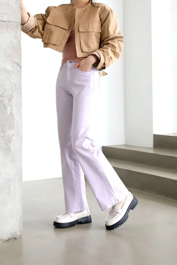 Stylish Women's Casual Shoes, Comfortable and Versatile Apm Luxe B1 Floor 110 RILLA Apm Luxe B1층110호 RILLA(릴라) no 7148 size 230~250 굽높이 4.5cm 42000원 블랙 아이보리 천연소가죽 클래식 하면서 심플한 디자인에 가벼운 플랫폼 통굽 페니로퍼 4계절 내내 활용하기 좋은 아이템으로 쿠션창으로 편안한 착화감을 주는 데일리슈즈