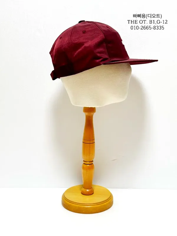 Stylish Women's Baseball Cap in Elegant Burgundy - Perfect Match for Any Outfit