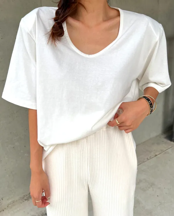 Minimalist Comfortable White Short Sleeve Top, Fashionable and Versatile