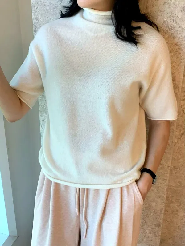 Elegant and Minimalist Women's Top, Soft and Comfortable for Everyday Wear