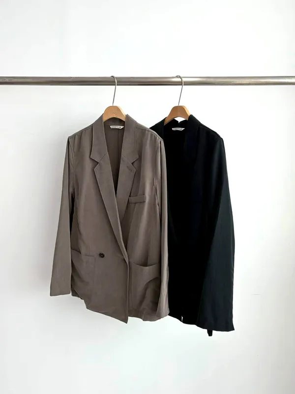Blazer Wanita Bergaya, Reka Bentuk Elegan dan Minimalis