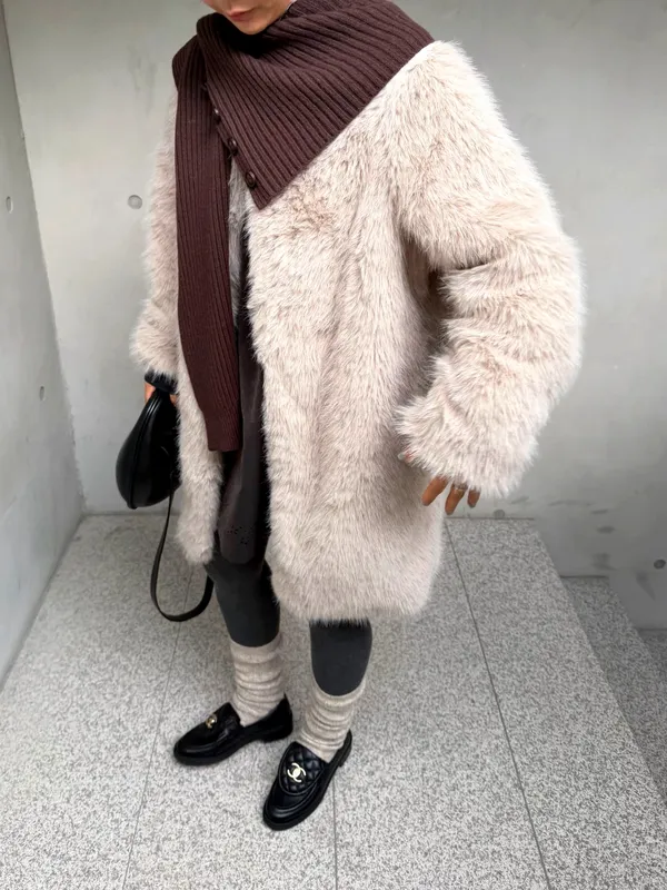 Stylish Women's Fur Coat, Warm and Comfortable, Elegant Charm