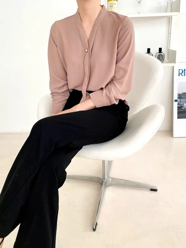 Elegant and Minimalist Women's Top, Lightweight and Comfortable